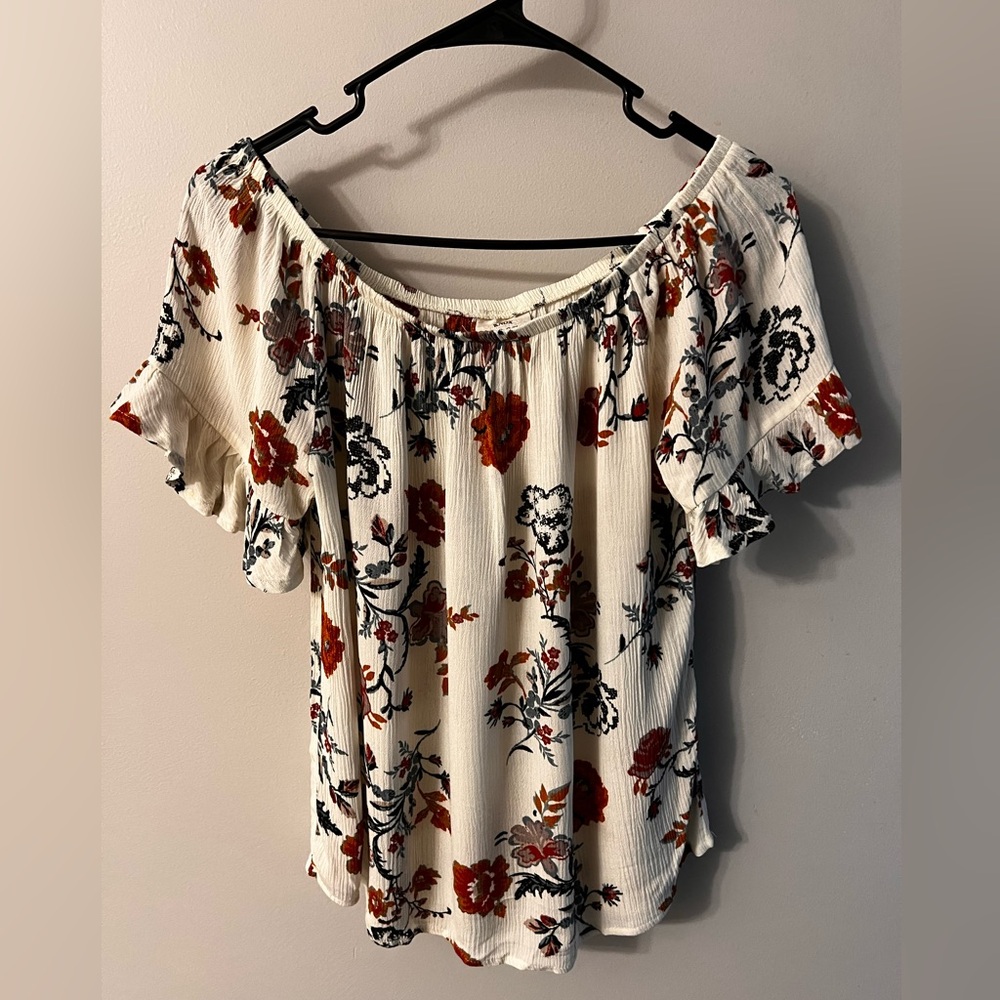 Off the shoulder (or on) flowy sleeve top